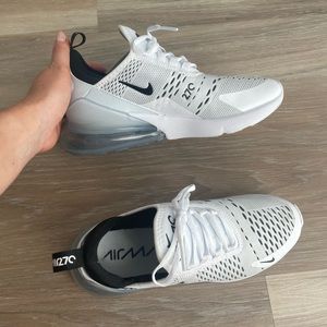 NIKE AIR FORCE MAX 270